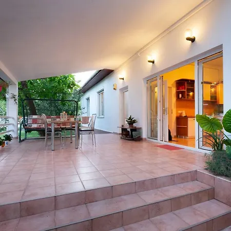 Comfortable House With Garden Holiday home Timisoara